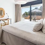 Luxury 3 Bedroom Townhouse On Marbellas Golden Mile With Walking Distance Puerto Banus