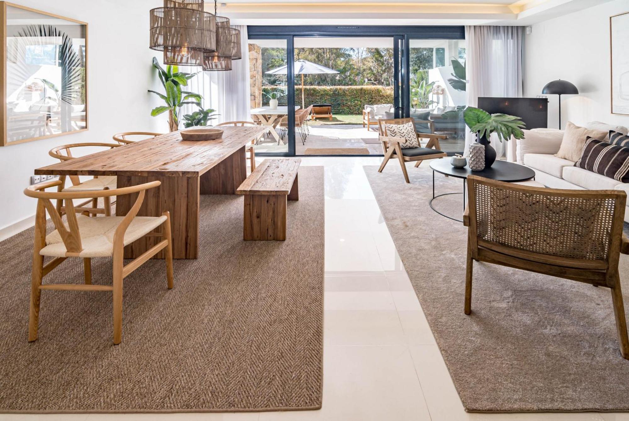 Сasa de vacaciones Luxury 3 Bedroom Townhouse On Marbellas Golden Mile With Walking Distance Puerto Banus *