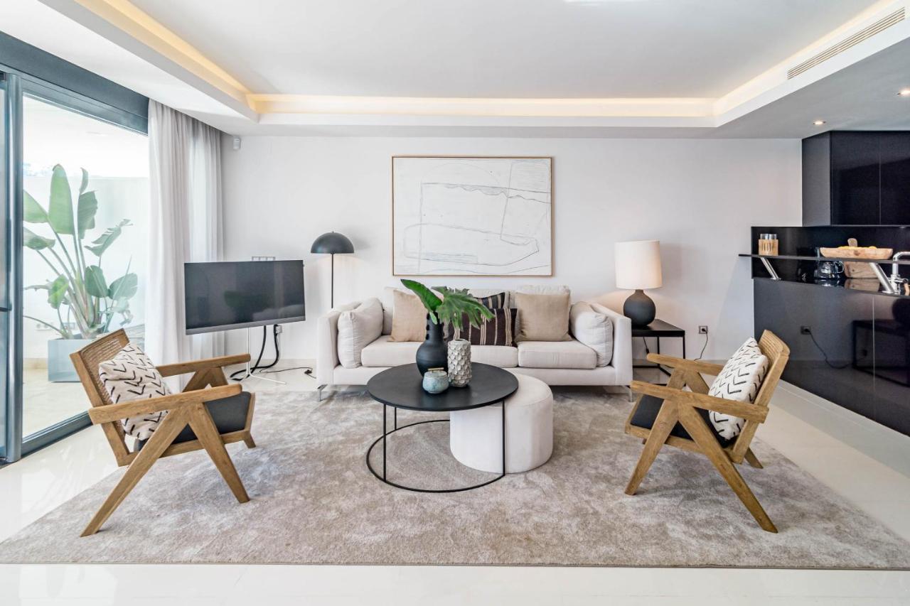 Luxury 3 Bedroom Townhouse On Marbellas Golden Mile With Walking Distance Puerto Banus Сasa de vacaciones *
