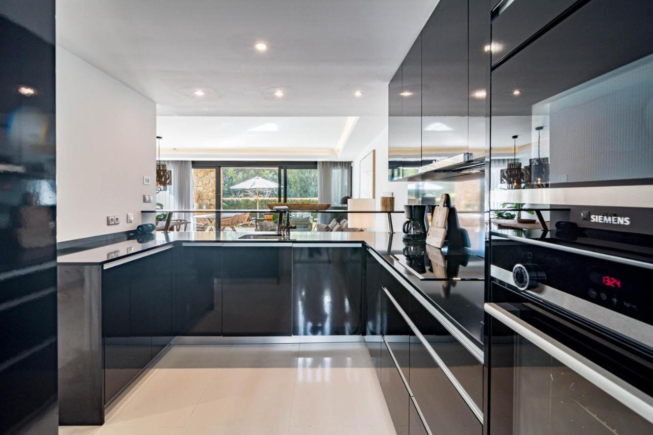 Сasa de vacaciones Luxury 3 Bedroom Townhouse On Marbellas Golden Mile With Walking Distance Puerto Banus *