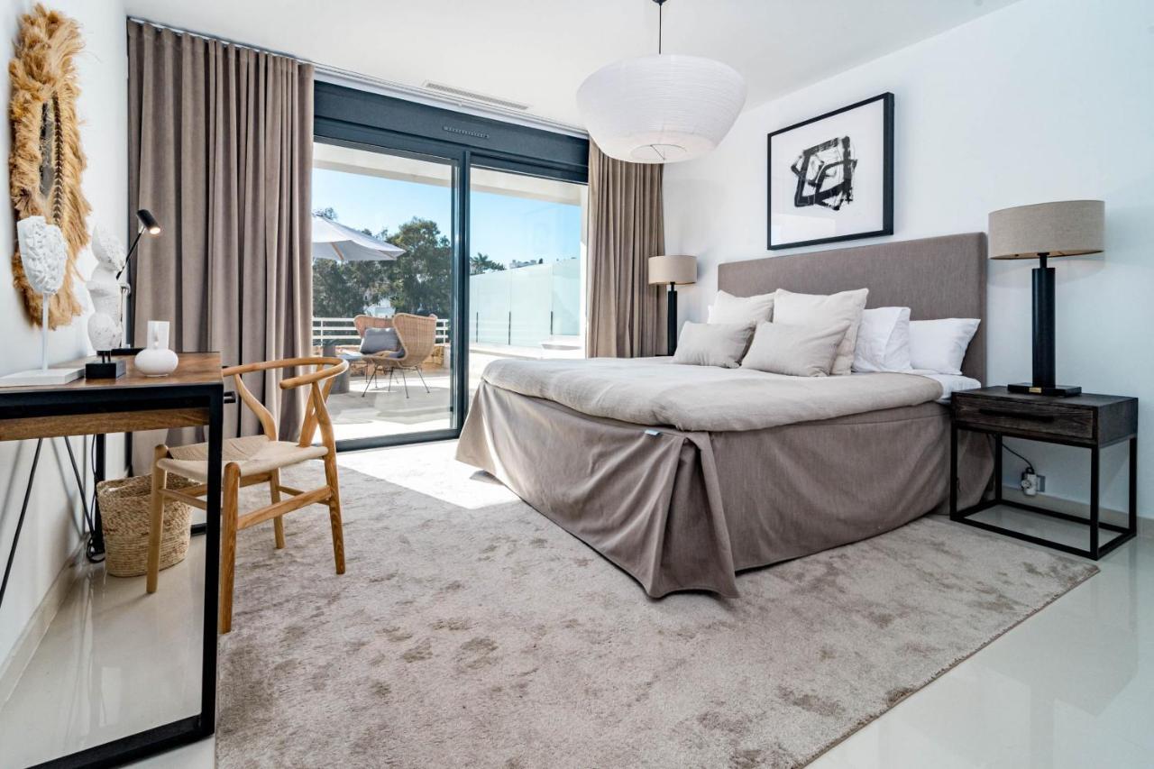 Сasa de vacaciones Luxury 3 Bedroom Townhouse On Marbellas Golden Mile With Walking Distance Puerto Banus *