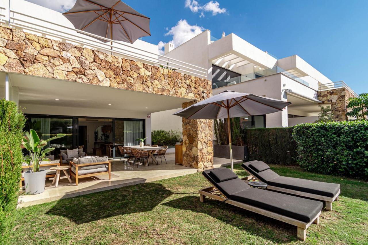 Сasa de vacaciones Luxury 3 Bedroom Townhouse On Marbellas Golden Mile With Walking Distance Puerto Banus *