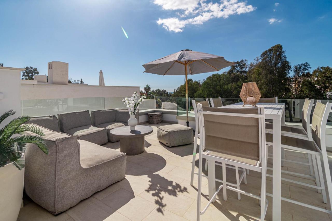 Сasa de vacaciones Luxury 3 Bedroom Townhouse On Marbellas Golden Mile With Walking Distance Puerto Banus *