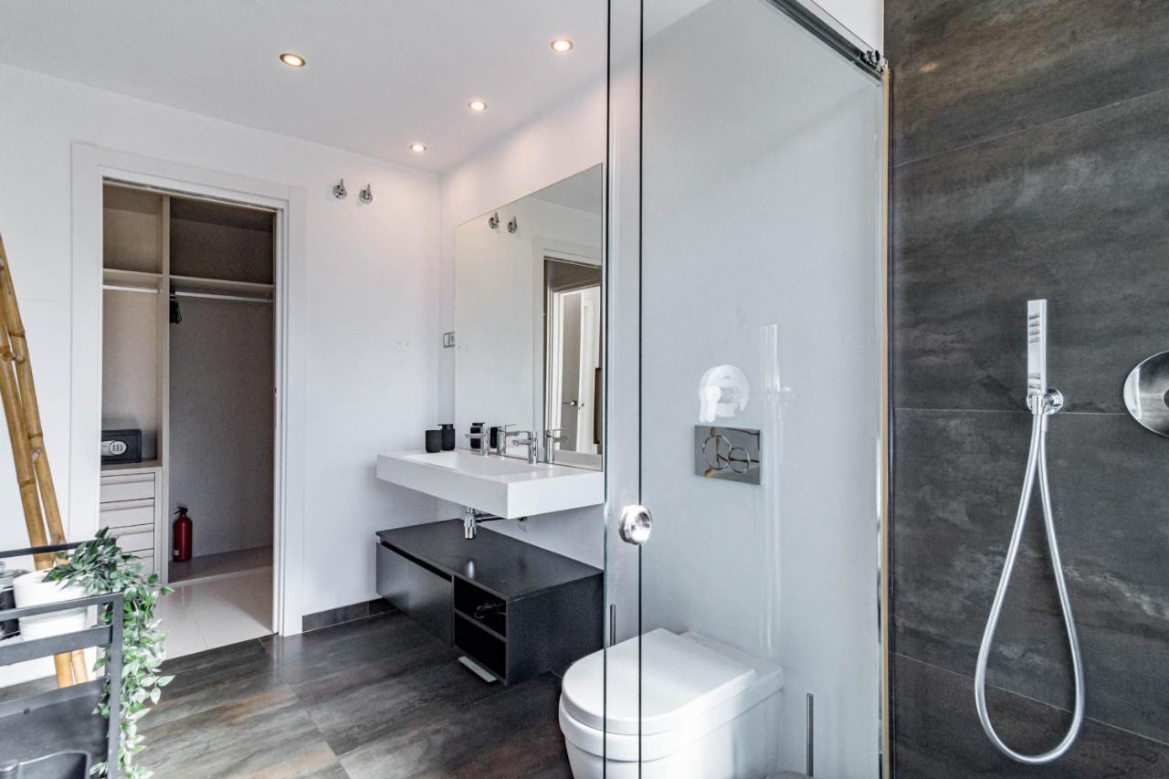 Сasa de vacaciones Luxury 3 Bedroom Townhouse On Marbellas Golden Mile With Walking Distance Puerto Banus *
