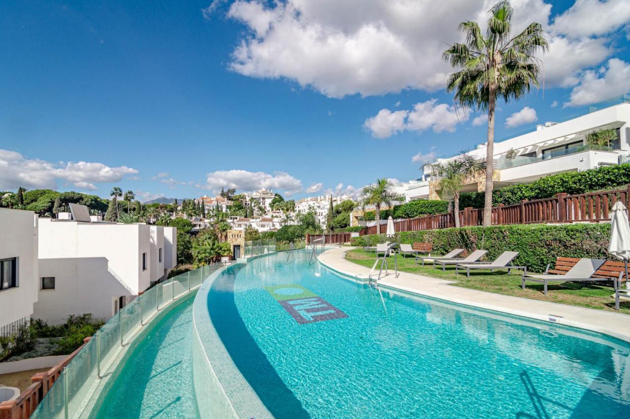Сasa de vacaciones Luxury 3 Bedroom Townhouse On Marbellas Golden Mile With Walking Distance Puerto Banus *